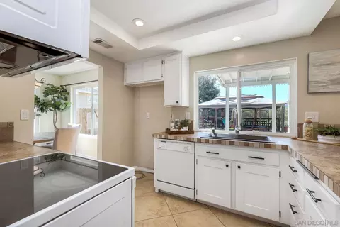 Kitchen - 8339 Carlton Oaks Dr, Santee, CA 92071 photo 3 of 4