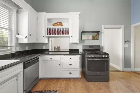 Kitchen - 43978 C St, Hemet, CA 92544 photo 3 of 5