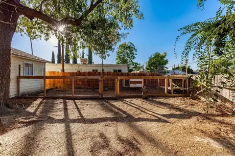 Exterior - 43978 C St, Hemet, CA 92544 photo 14 of 16