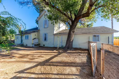 Exterior - 43978 C St, Hemet, CA 92544 photo 15 of 16