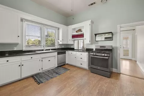 Kitchen - 43978 C St, Hemet, CA 92544 photo 4 of 5