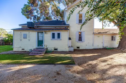 Exterior - 43978 C St, Hemet, CA 92544 photo 13 of 16