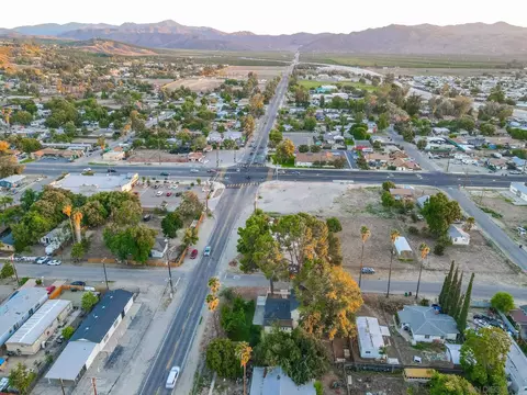 View/Area - 43978 C St, Hemet, CA 92544 photo 3 of 7
