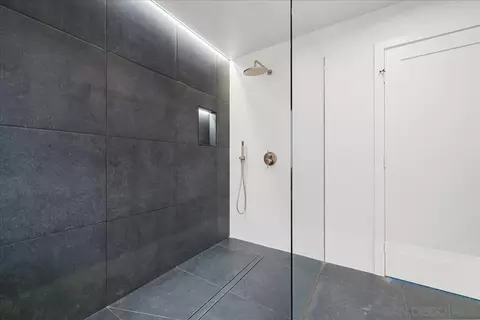 Bath - 7212 Columbine Dr, Carlsbad, CA 92011 photo 2 of 6