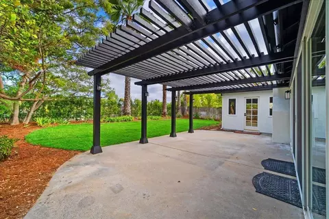 Exterior - 7212 Columbine Dr, Carlsbad, CA 92011 photo 5 of 9