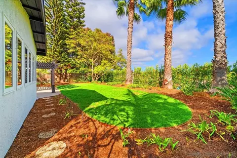 Exterior - 7212 Columbine Dr, Carlsbad, CA 92011 photo 4 of 9