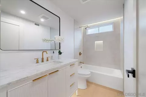 Bath - 7212 Columbine Dr, Carlsbad, CA 92011 photo 4 of 6