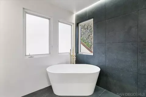 Bath - 7212 Columbine Dr, Carlsbad, CA 92011 photo 3 of 6