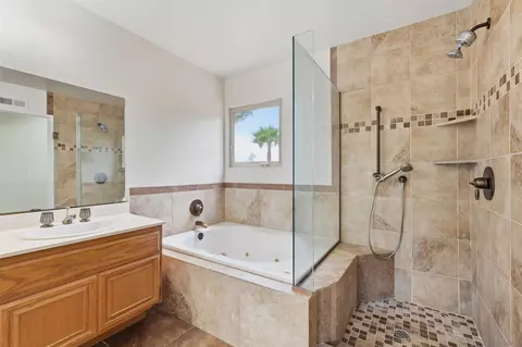 Bath - 4596 Coronado Dr, Oceanside, CA 92057 photo 2 of 4