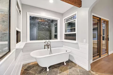 Bath - 1590 Dorothea Ave, Fallbrook, CA 92028 photo 3 of 4