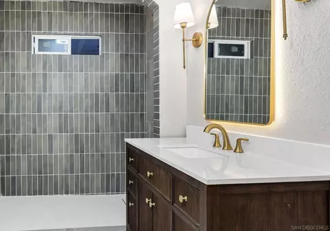 Bath - 1590 Dorothea Ave, Fallbrook, CA 92028 photo 2 of 4