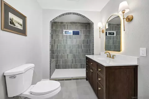 Bath - 1590 Dorothea Ave, Fallbrook, CA 92028 photo 1 of 4