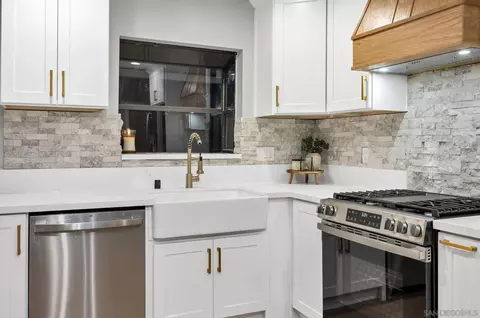 Kitchen - 1590 Dorothea Ave, Fallbrook, CA 92028 photo 3 of 5