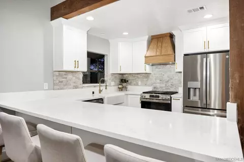 Kitchen - 1590 Dorothea Ave, Fallbrook, CA 92028 photo 4 of 5