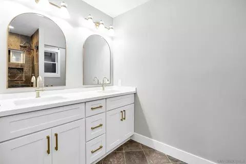 Bath - 1590 Dorothea Ave, Fallbrook, CA 92028 photo 4 of 4