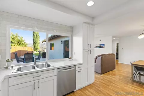 Kitchen - 12431 Ridgeton Dr, Lakeside, CA 92040 photo 5 of 5