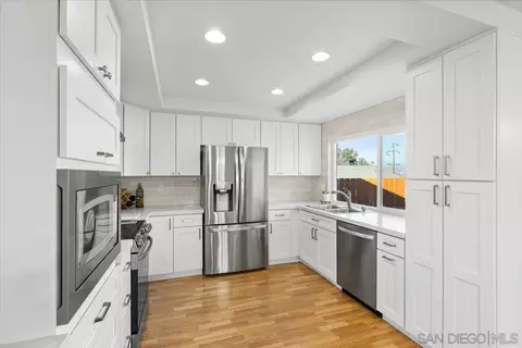 Kitchen - 12431 Ridgeton Dr, Lakeside, CA 92040 photo 1 of 5