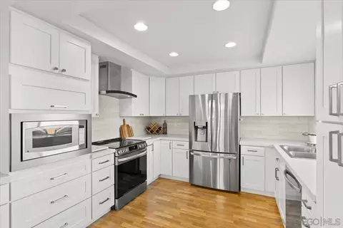 Kitchen - 12431 Ridgeton Dr, Lakeside, CA 92040 photo 2 of 5