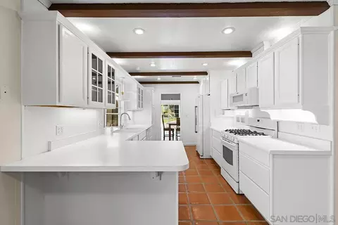 Kitchen - 13430 Sagewood Dr, Poway, CA 92064 photo 3 of 6