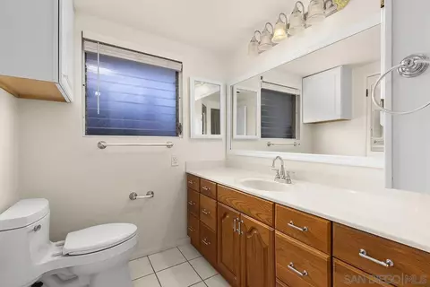 Bath - 13430 Sagewood Dr, Poway, CA 92064 photo 2 of 6