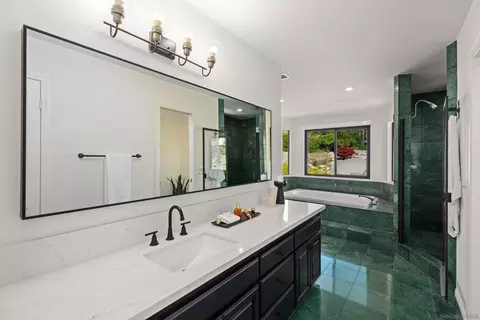 Bath - 13121 Wild Flower Ln, Poway, CA 92064 photo 3 of 7