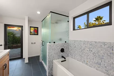 Bath - 13121 Wild Flower Ln, Poway, CA 92064 photo 5 of 7
