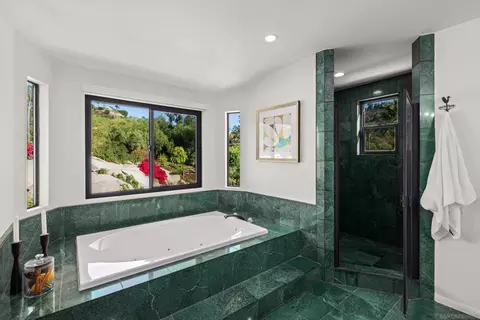 Bath - 13121 Wild Flower Ln, Poway, CA 92064 photo 2 of 7