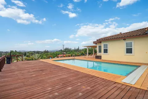 2387 Country Heights Rd, Escondido, CA 92026