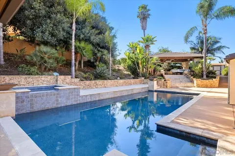 Exterior - 2927 Circle Dr, Escondido, CA 92029 photo 9 of 16