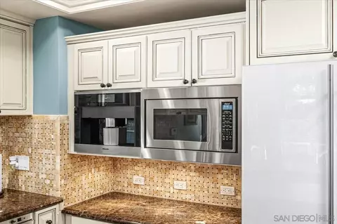 Kitchen - 2927 Circle Dr, Escondido, CA 92029 photo 3 of 5