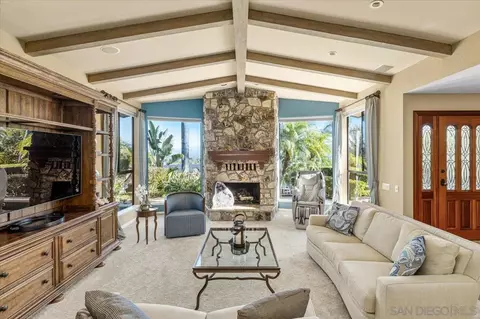 Living - 2927 Circle Dr, Escondido, CA 92029 photo 2 of 3