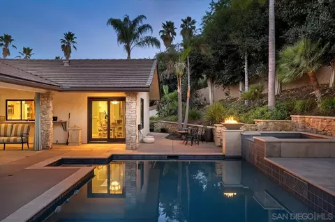 Exterior - 2927 Circle Dr, Escondido, CA 92029 photo 8 of 16