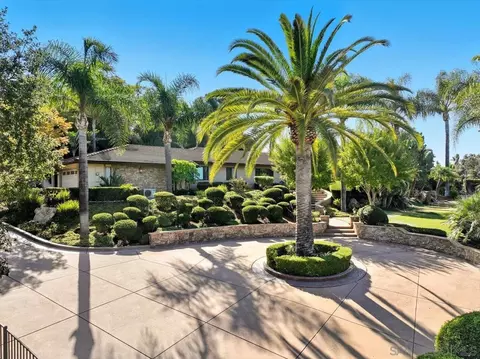 Exterior - 2927 Circle Dr, Escondido, CA 92029 photo 4 of 16