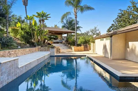 Exterior - 2927 Circle Dr, Escondido, CA 92029 photo 10 of 16