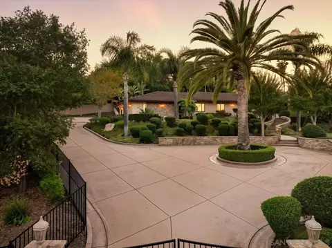 2927 Circle Dr, Escondido, CA 92029