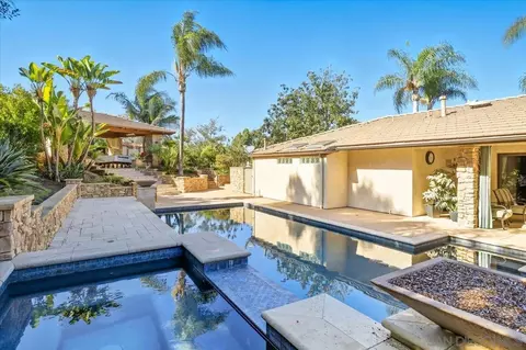 Exterior - 2927 Circle Dr, Escondido, CA 92029 photo 11 of 16