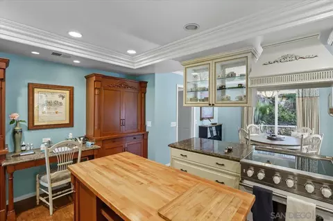 Kitchen - 2927 Circle Dr, Escondido, CA 92029 photo 1 of 5