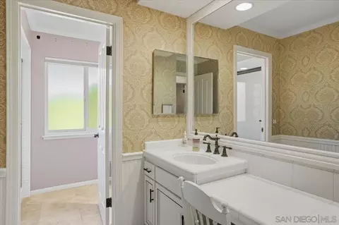 Bath - 2927 Circle Dr, Escondido, CA 92029 photo 3 of 3