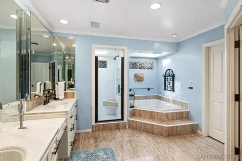 Bath - 2927 Circle Dr, Escondido, CA 92029 photo 2 of 3