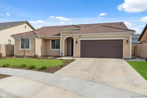 3438 N Oakwood Ct, Visalia, CA 93291