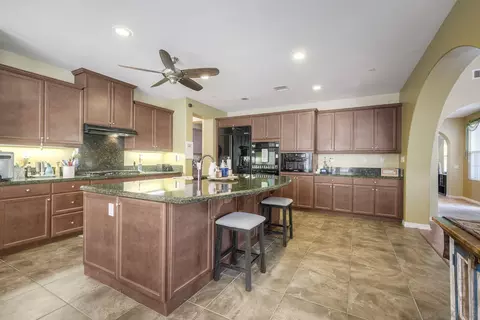 Kitchen - 2706 Vistamonte Gln, Escondido, CA 92027 photo 2 of 5