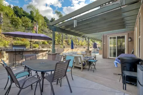 Exterior - 2706 Vistamonte Gln, Escondido, CA 92027 photo 6 of 11