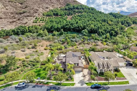 View/Area - 2706 Vistamonte Gln, Escondido, CA 92027 photo 5 of 16