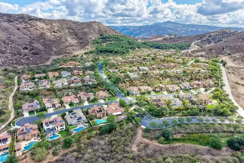 View/Area - 2706 Vistamonte Gln, Escondido, CA 92027 photo 15 of 16