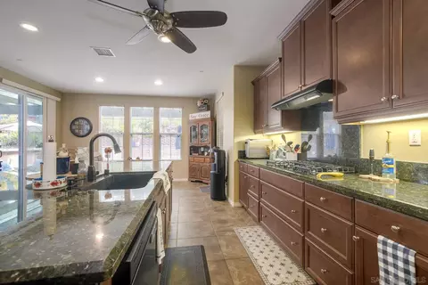 Kitchen - 2706 Vistamonte Gln, Escondido, CA 92027 photo 5 of 5