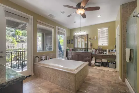 Bath - 2706 Vistamonte Gln, Escondido, CA 92027 photo 3 of 3