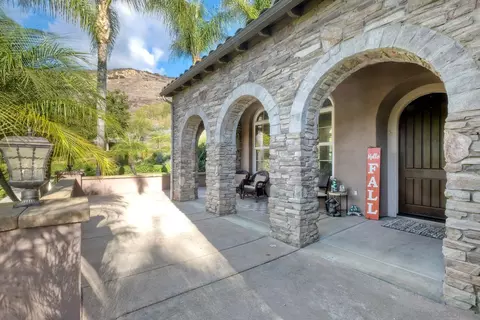 Exterior - 2706 Vistamonte Gln, Escondido, CA 92027 photo 5 of 11