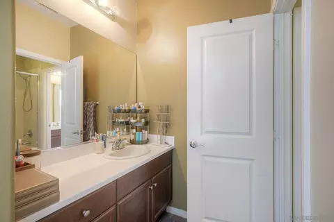 Bath - 2706 Vistamonte Gln, Escondido, CA 92027 photo 2 of 3