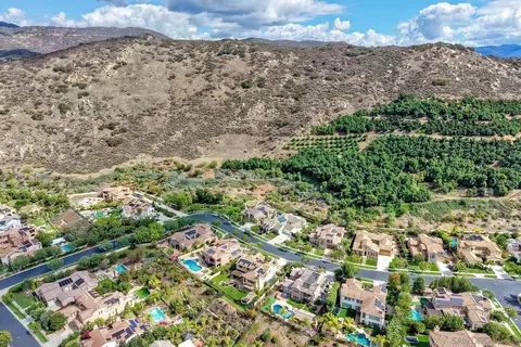 View/Area - 2706 Vistamonte Gln, Escondido, CA 92027 photo 9 of 16