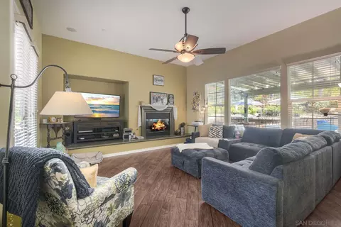 Living - 2706 Vistamonte Gln, Escondido, CA 92027 photo 3 of 8